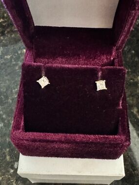 Delicate White Square-Cut Stud Earrings - Timeless Sparkle